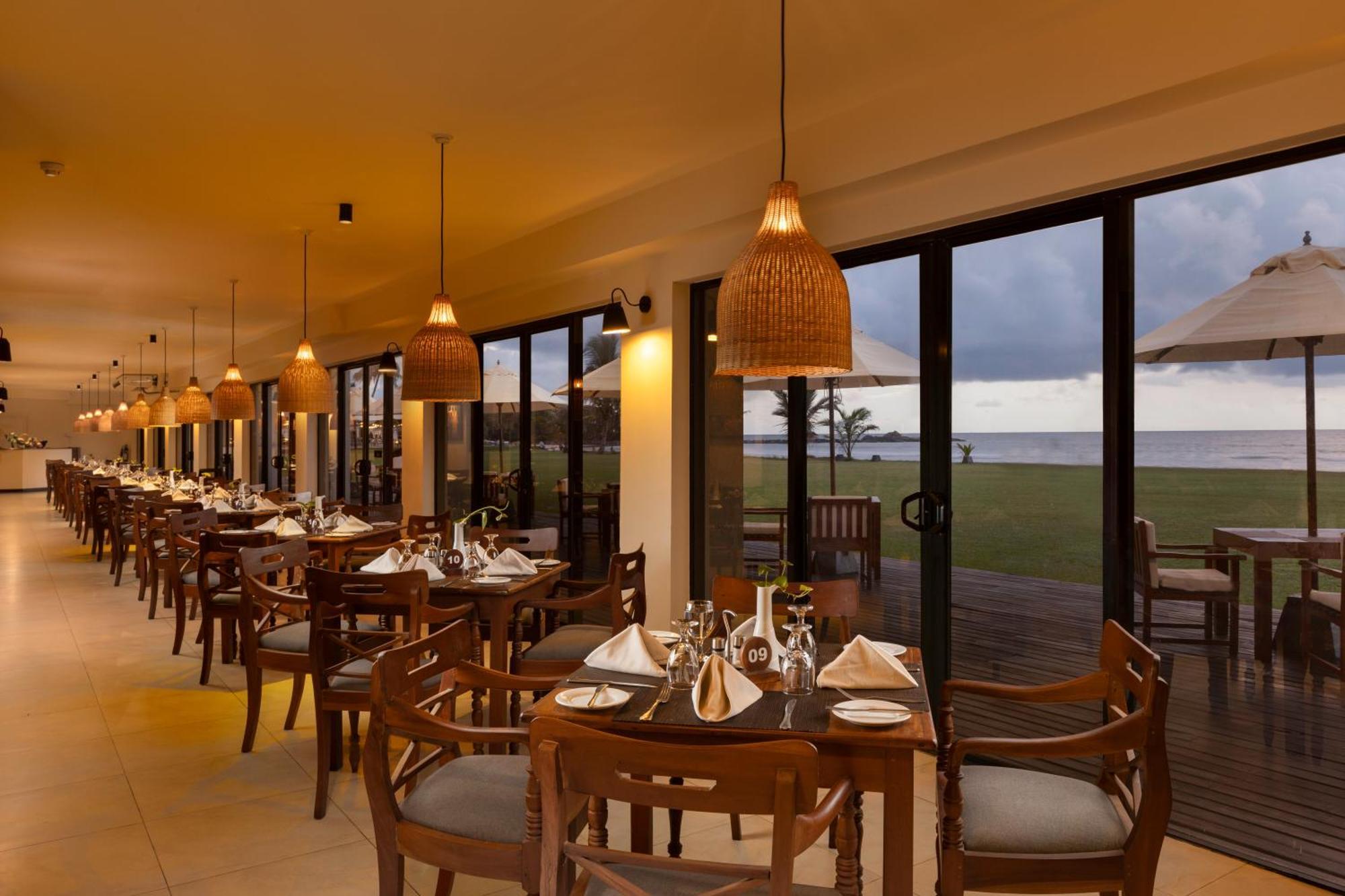 Ekho Surf Hotel Bentota Ngoại thất bức ảnh